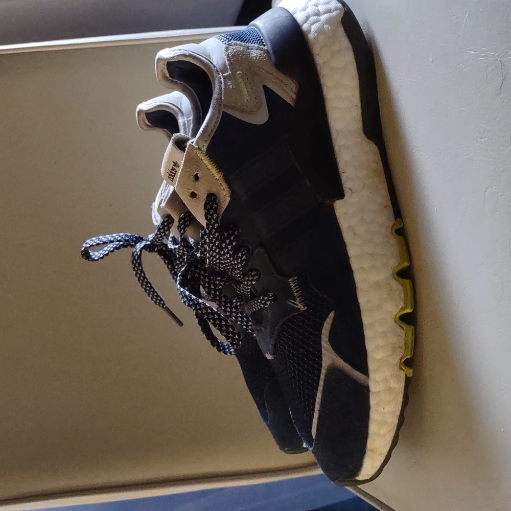 Adidas - Picture 3 of 4